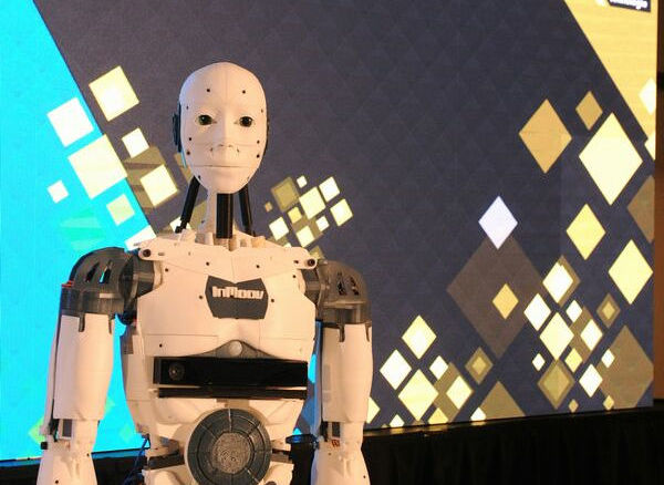 Primul robot umanoid printat 3D, expus in premiera in Romania